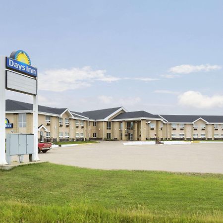 Days Inn By Wyndham High Prairie Bagian luar foto